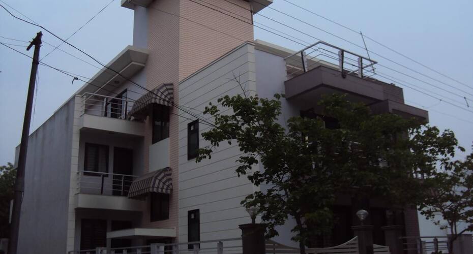 TG Stays Sector 28, Gurgaon 1